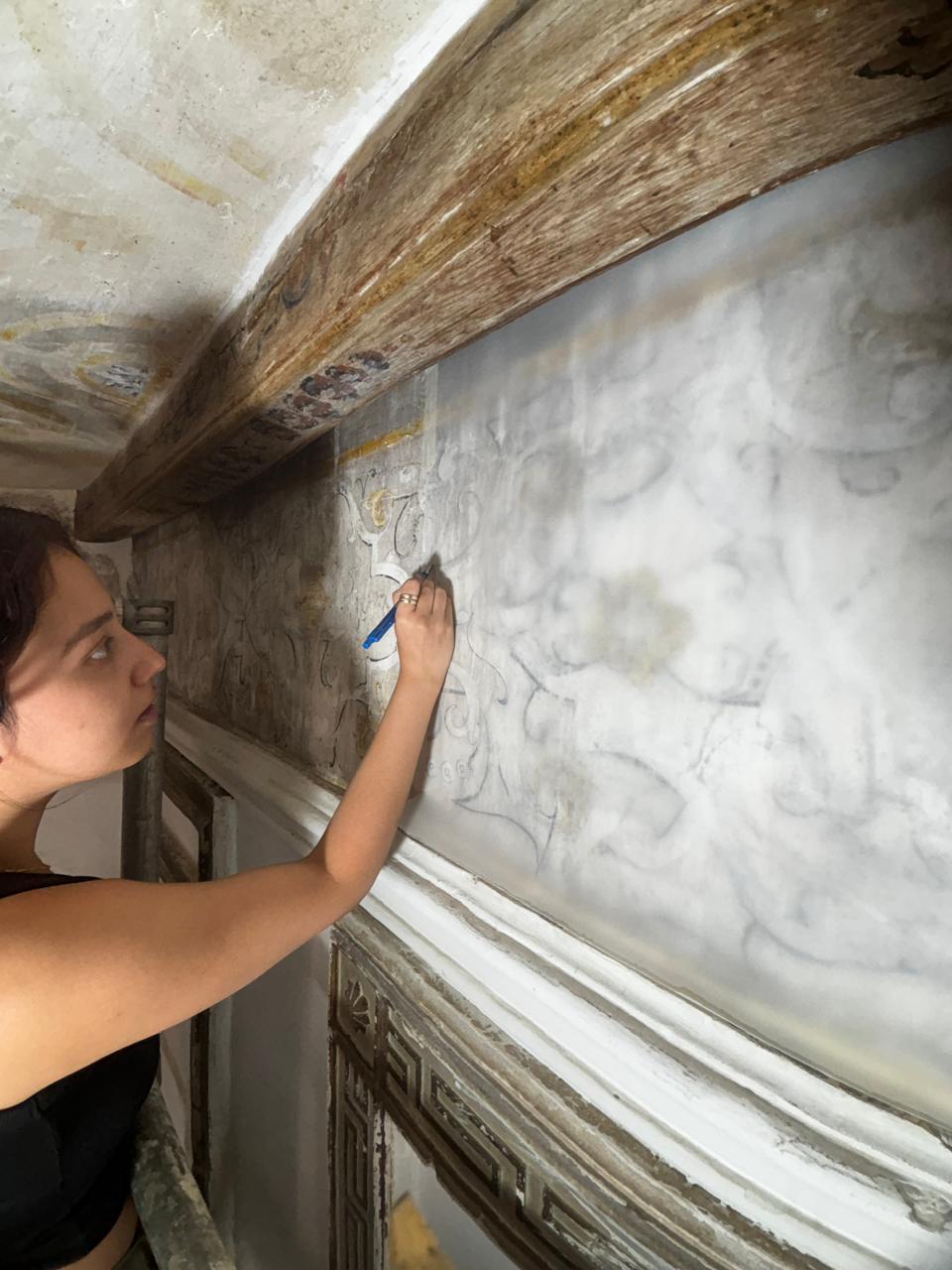 Tracing motifs